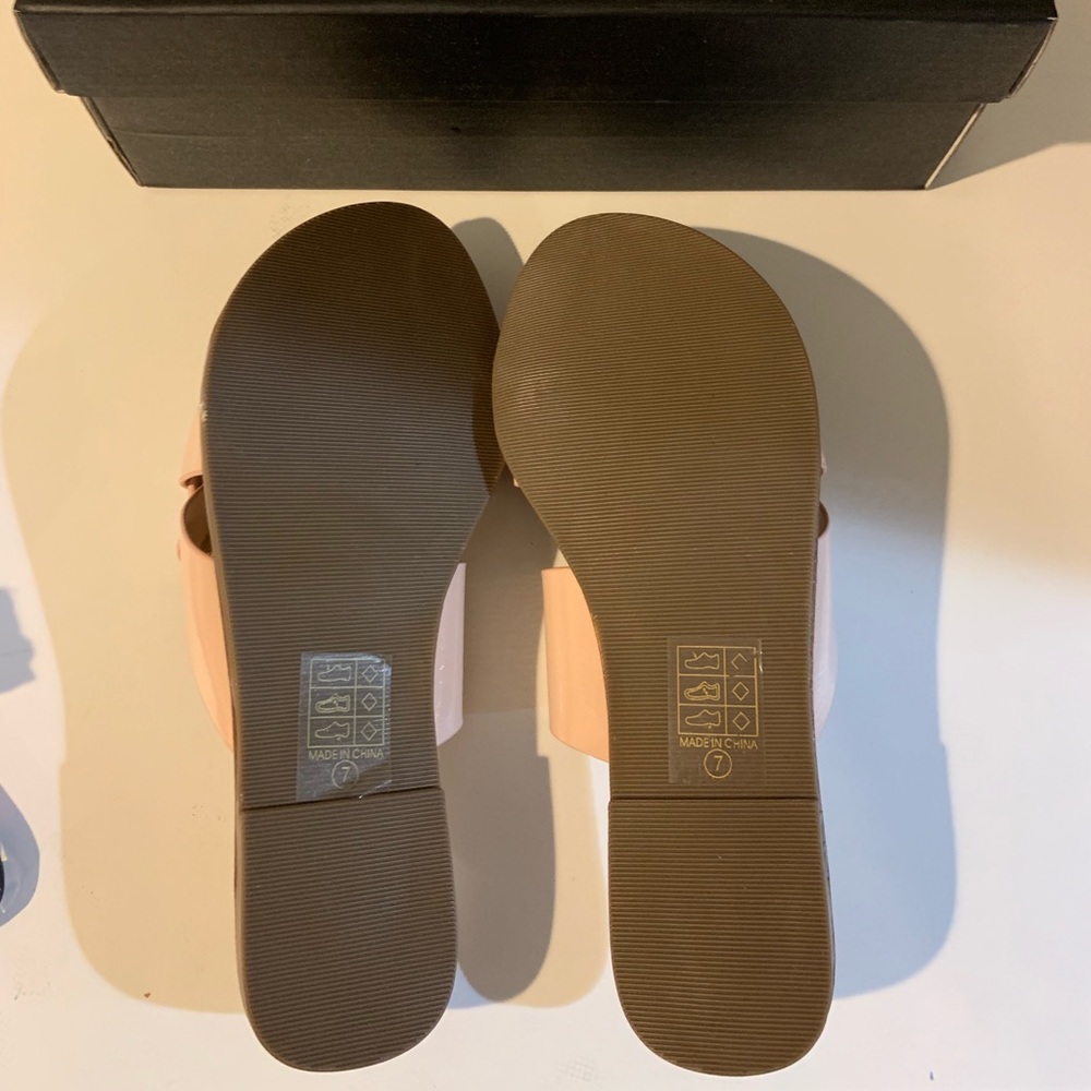 Brand New! SZ 7 Blush gloss colored sandals - Picture 3 of 5